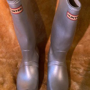 HUNTER RAIN TALL BOOTS. SIZE 7. SILVER